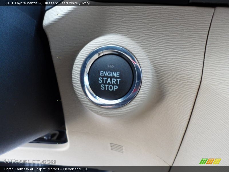 Blizzard Pearl White / Ivory 2011 Toyota Venza I4