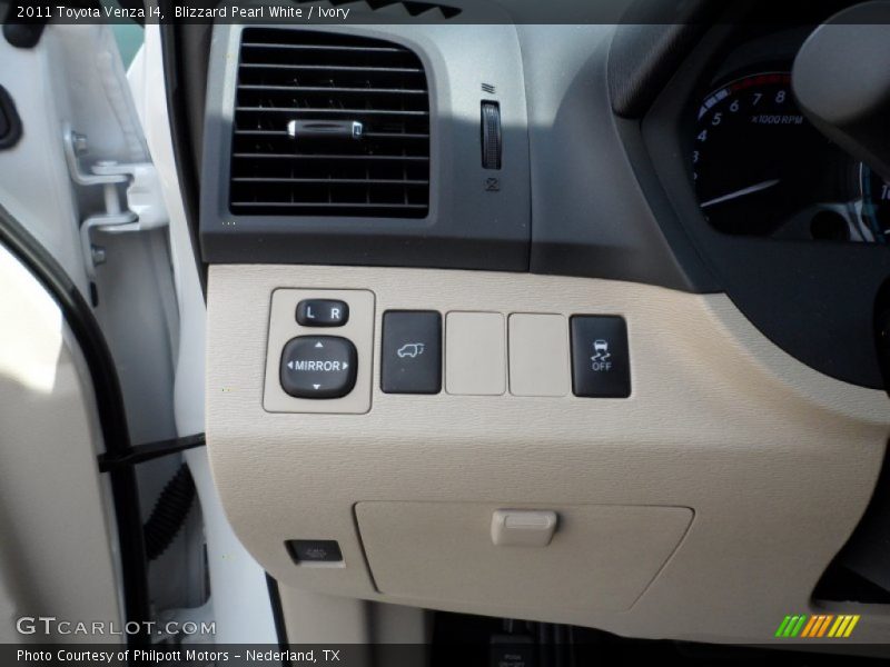 Blizzard Pearl White / Ivory 2011 Toyota Venza I4