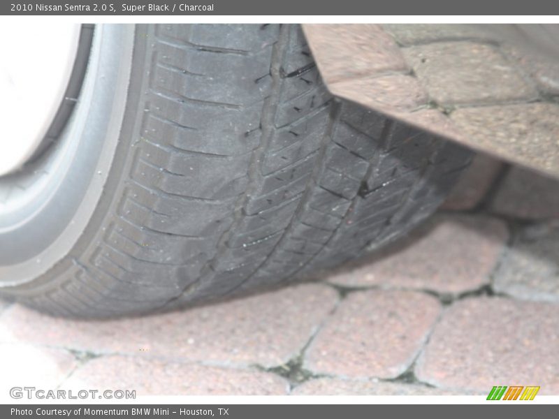 Super Black / Charcoal 2010 Nissan Sentra 2.0 S