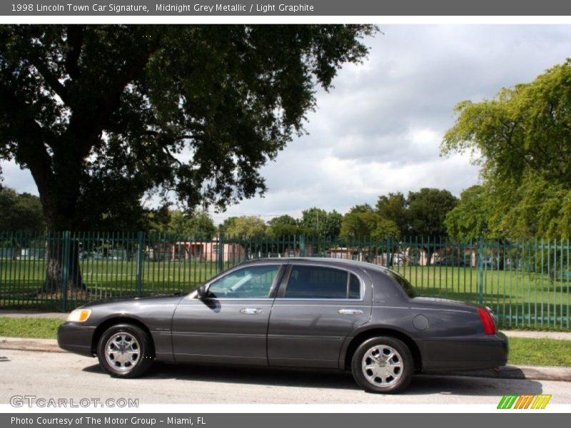 Midnight Grey Metallic / Light Graphite 1998 Lincoln Town Car Signature