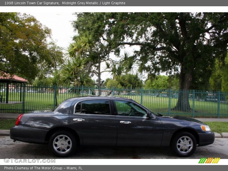 Midnight Grey Metallic / Light Graphite 1998 Lincoln Town Car Signature