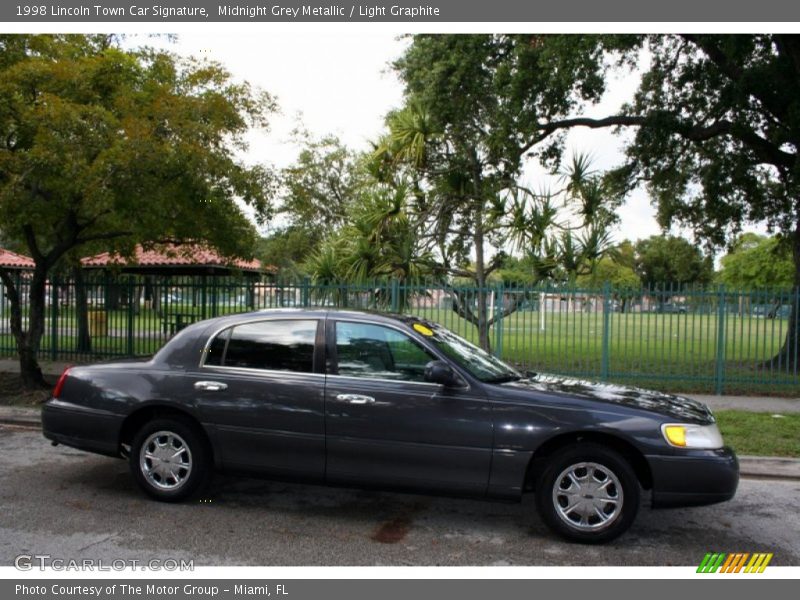 Midnight Grey Metallic / Light Graphite 1998 Lincoln Town Car Signature