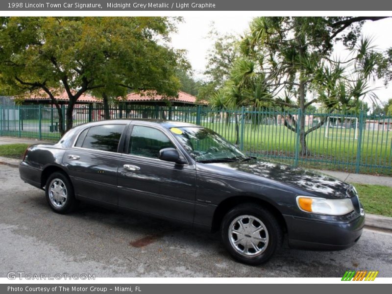 Midnight Grey Metallic / Light Graphite 1998 Lincoln Town Car Signature