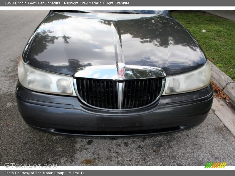 Midnight Grey Metallic / Light Graphite 1998 Lincoln Town Car Signature