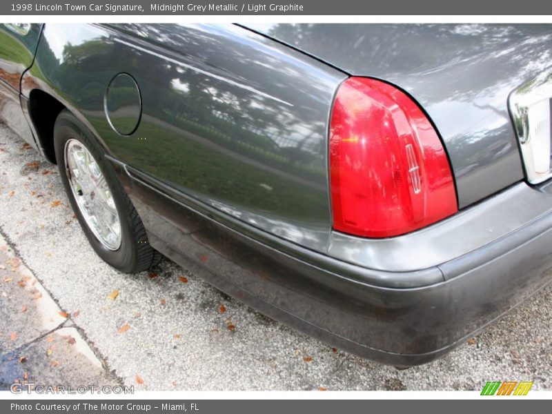 Midnight Grey Metallic / Light Graphite 1998 Lincoln Town Car Signature