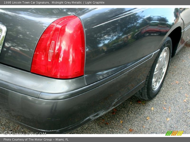 Midnight Grey Metallic / Light Graphite 1998 Lincoln Town Car Signature