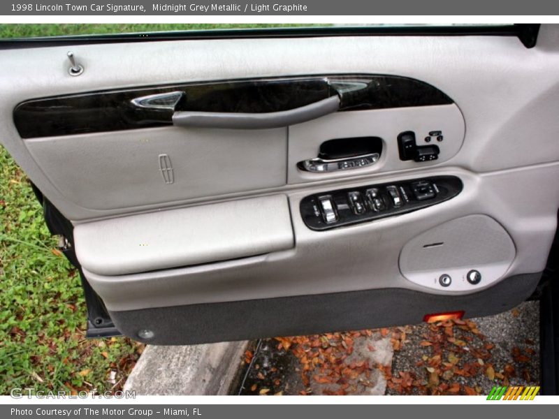 Midnight Grey Metallic / Light Graphite 1998 Lincoln Town Car Signature