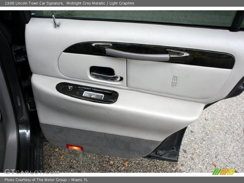 Midnight Grey Metallic / Light Graphite 1998 Lincoln Town Car Signature