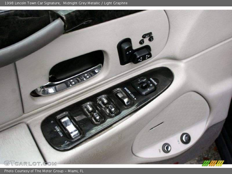 Midnight Grey Metallic / Light Graphite 1998 Lincoln Town Car Signature