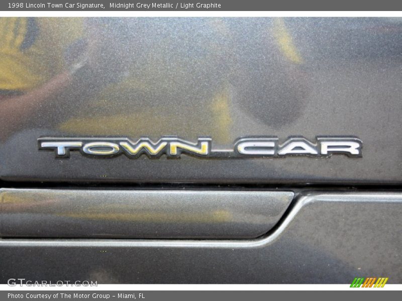 Midnight Grey Metallic / Light Graphite 1998 Lincoln Town Car Signature