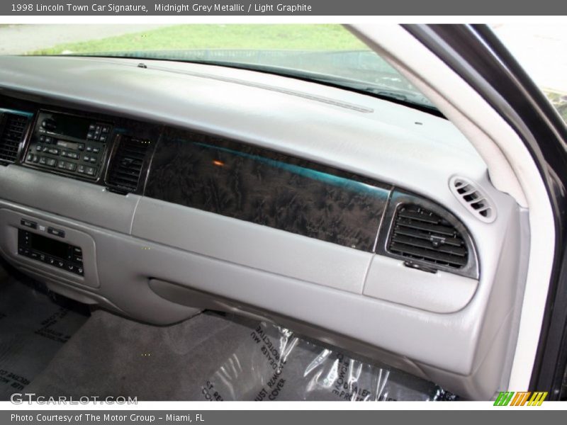 Midnight Grey Metallic / Light Graphite 1998 Lincoln Town Car Signature