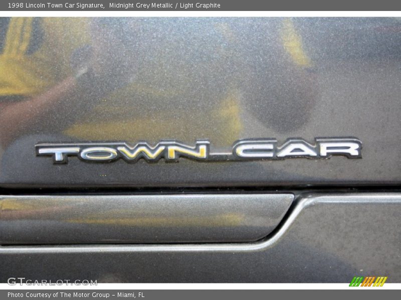 Midnight Grey Metallic / Light Graphite 1998 Lincoln Town Car Signature