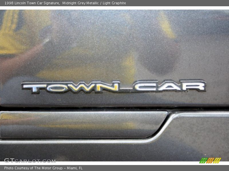 Midnight Grey Metallic / Light Graphite 1998 Lincoln Town Car Signature