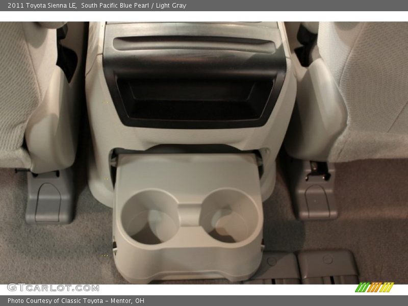 South Pacific Blue Pearl / Light Gray 2011 Toyota Sienna LE