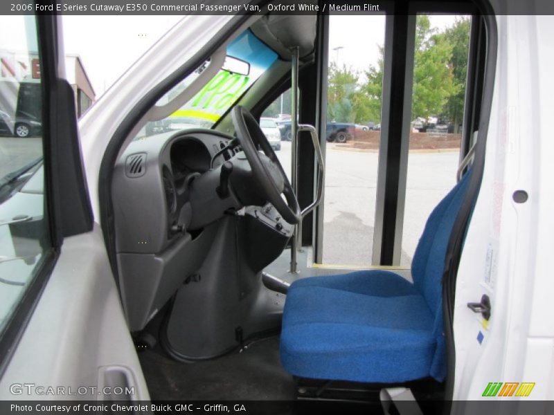 Oxford White / Medium Flint 2006 Ford E Series Cutaway E350 Commercial Passenger Van