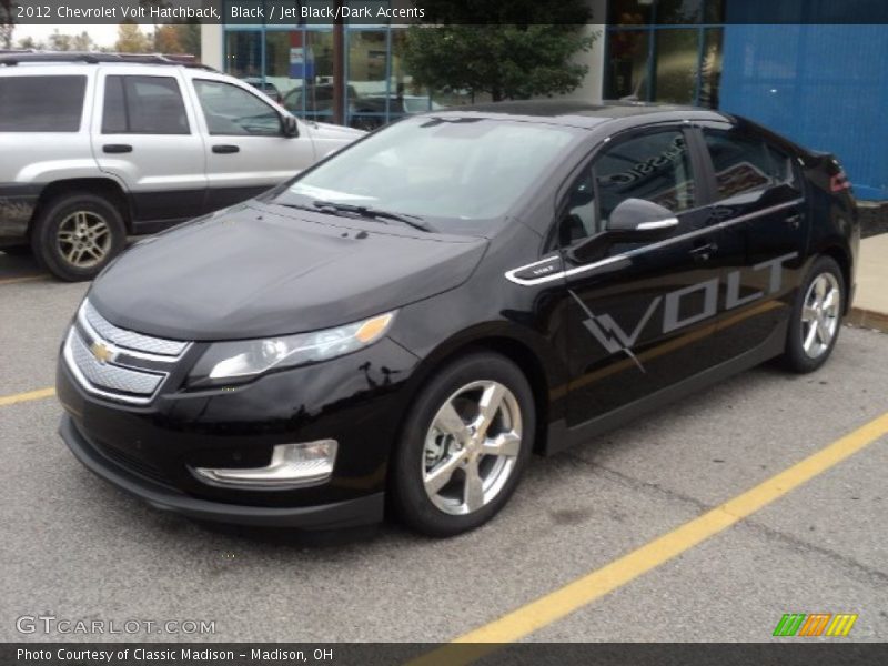 Front 3/4 View of 2012 Volt Hatchback
