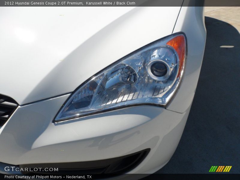 Karussell White / Black Cloth 2012 Hyundai Genesis Coupe 2.0T Premium