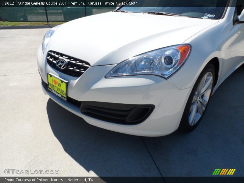 Karussell White / Black Cloth 2012 Hyundai Genesis Coupe 2.0T Premium