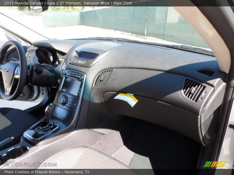 Karussell White / Black Cloth 2012 Hyundai Genesis Coupe 2.0T Premium