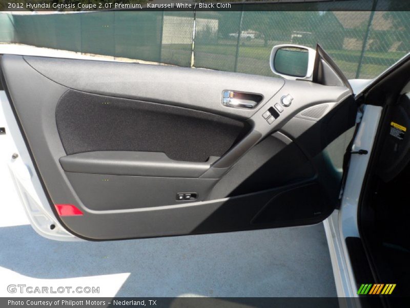 Karussell White / Black Cloth 2012 Hyundai Genesis Coupe 2.0T Premium