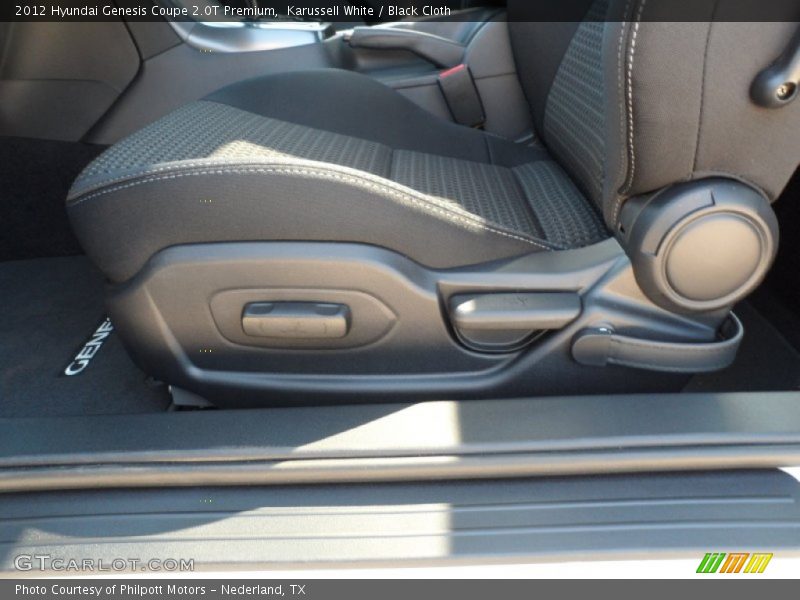 Karussell White / Black Cloth 2012 Hyundai Genesis Coupe 2.0T Premium