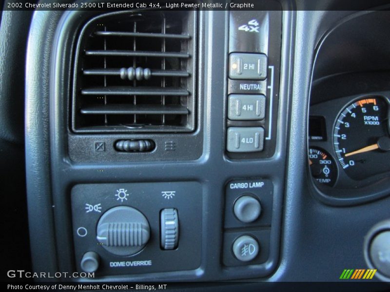 Controls of 2002 Silverado 2500 LT Extended Cab 4x4