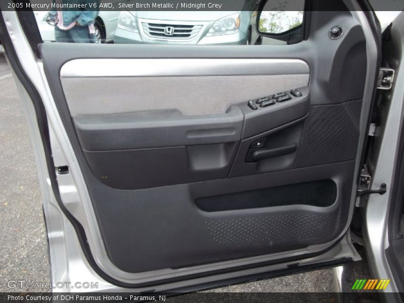 Silver Birch Metallic / Midnight Grey 2005 Mercury Mountaineer V6 AWD
