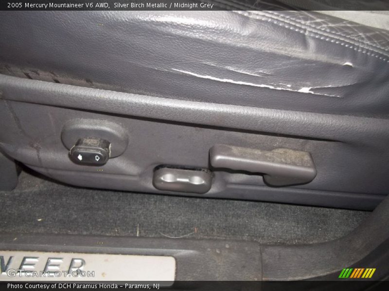 Silver Birch Metallic / Midnight Grey 2005 Mercury Mountaineer V6 AWD