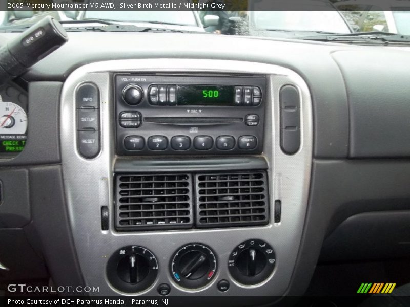 Silver Birch Metallic / Midnight Grey 2005 Mercury Mountaineer V6 AWD