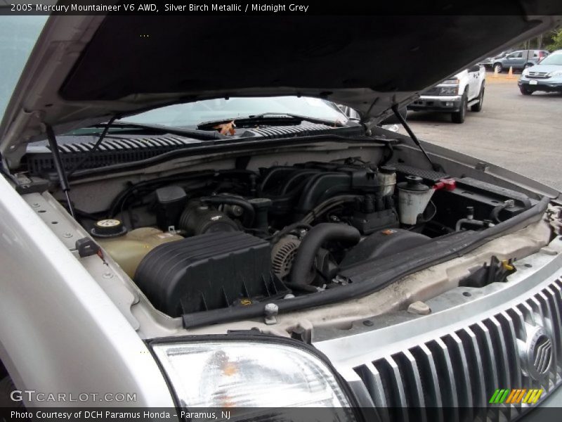 Silver Birch Metallic / Midnight Grey 2005 Mercury Mountaineer V6 AWD
