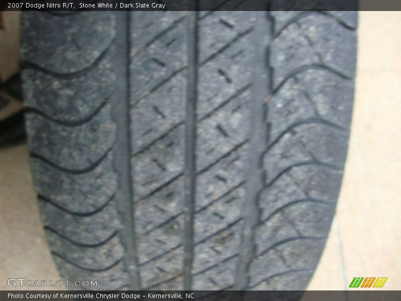 Stone White / Dark Slate Gray 2007 Dodge Nitro R/T