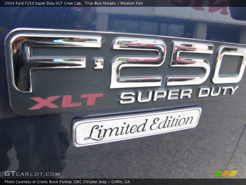  2004 F250 Super Duty XLT Crew Cab Logo