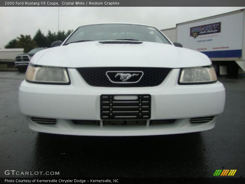 Crystal White / Medium Graphite 2000 Ford Mustang V6 Coupe