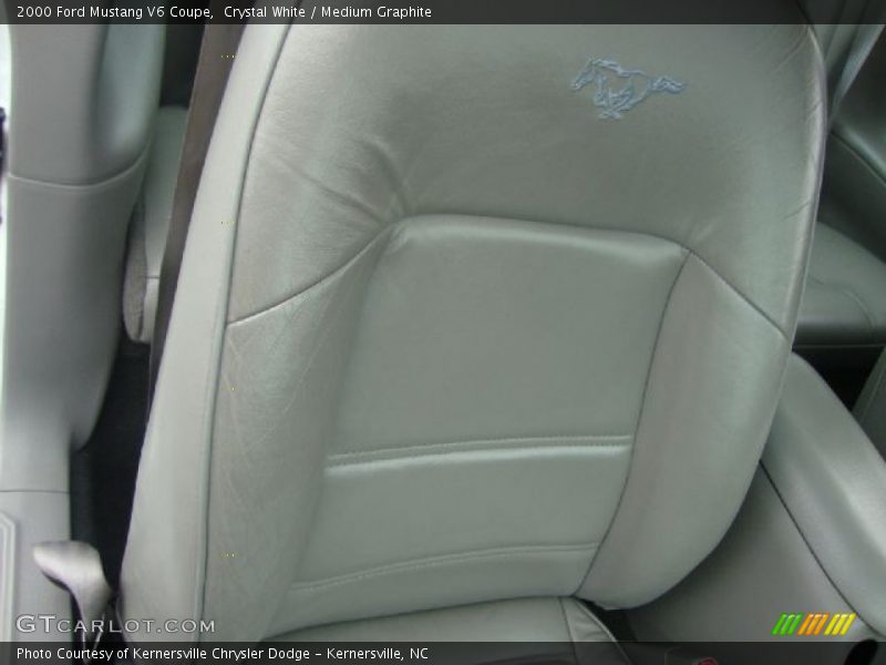 Crystal White / Medium Graphite 2000 Ford Mustang V6 Coupe