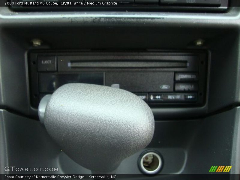 Crystal White / Medium Graphite 2000 Ford Mustang V6 Coupe