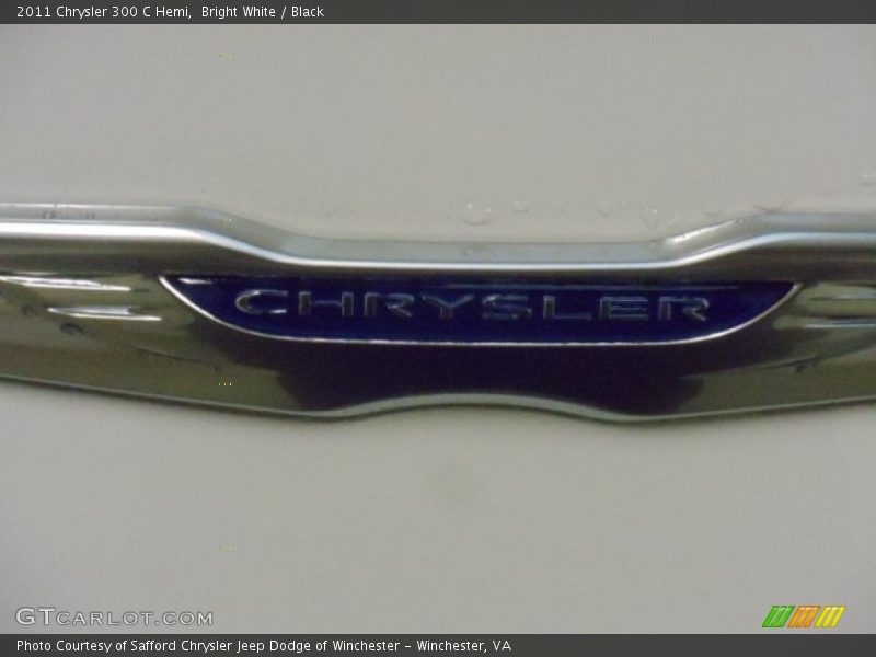 Bright White / Black 2011 Chrysler 300 C Hemi