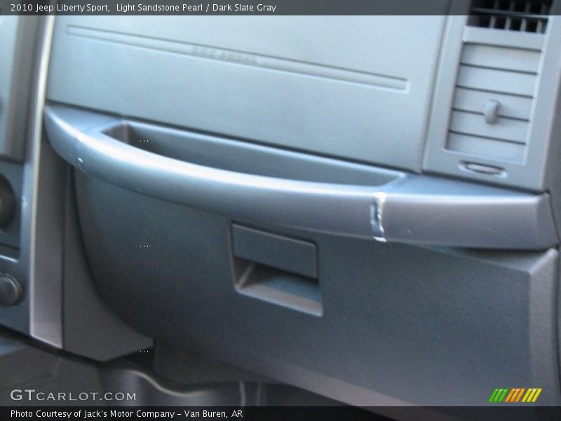 Light Sandstone Pearl / Dark Slate Gray 2010 Jeep Liberty Sport
