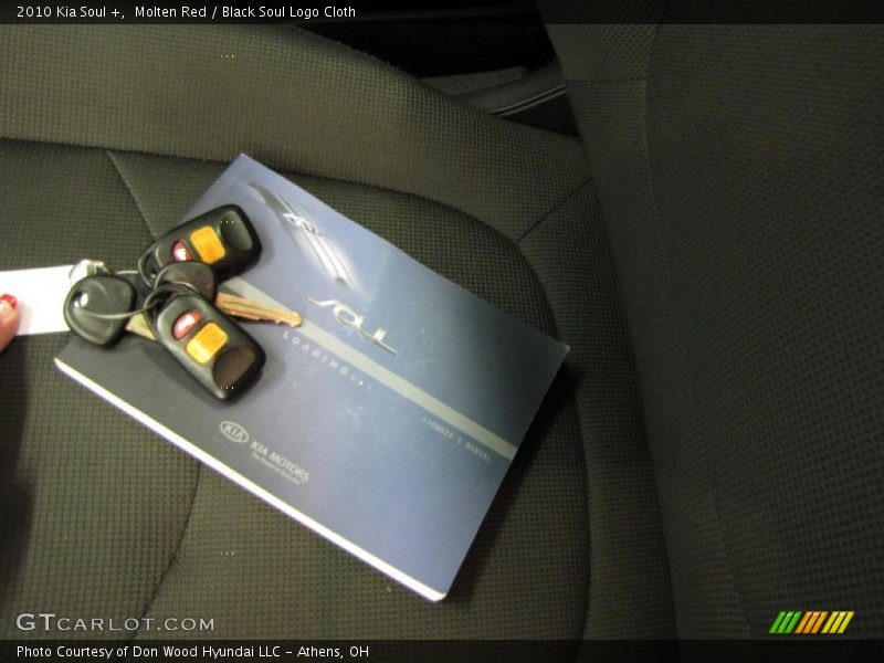 Molten Red / Black Soul Logo Cloth 2010 Kia Soul +