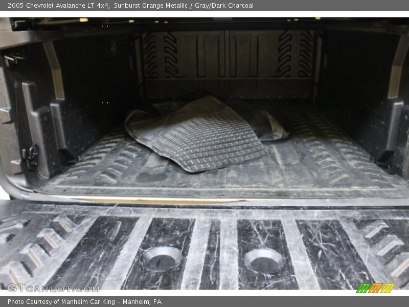 Sunburst Orange Metallic / Gray/Dark Charcoal 2005 Chevrolet Avalanche LT 4x4