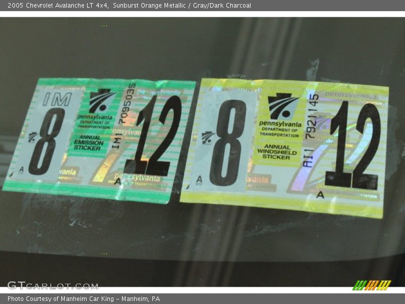 Sunburst Orange Metallic / Gray/Dark Charcoal 2005 Chevrolet Avalanche LT 4x4