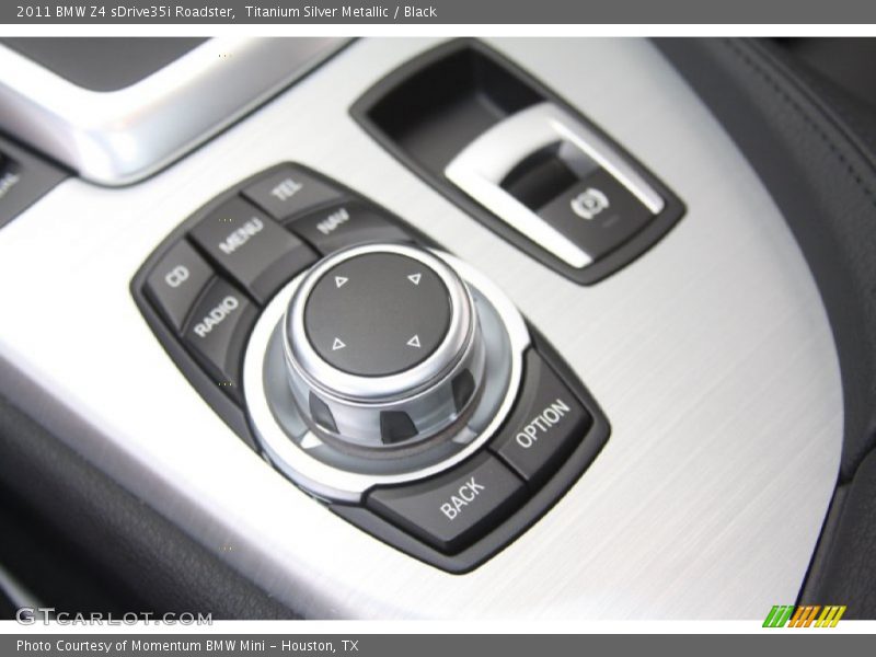 Controls of 2011 Z4 sDrive35i Roadster