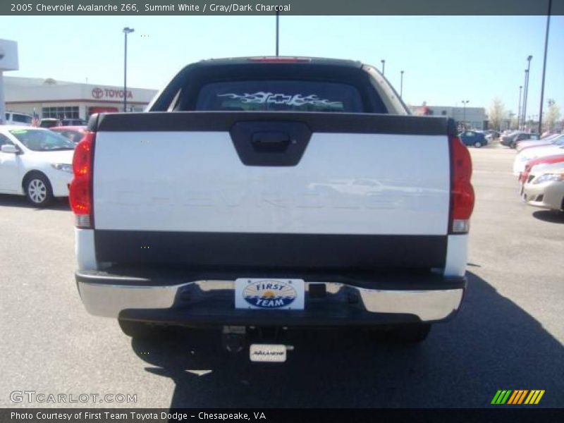 Summit White / Gray/Dark Charcoal 2005 Chevrolet Avalanche Z66