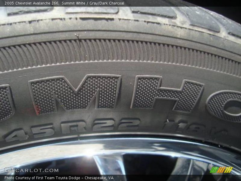 Summit White / Gray/Dark Charcoal 2005 Chevrolet Avalanche Z66
