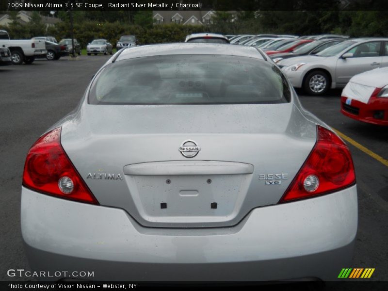 Radiant Silver Metallic / Charcoal 2009 Nissan Altima 3.5 SE Coupe