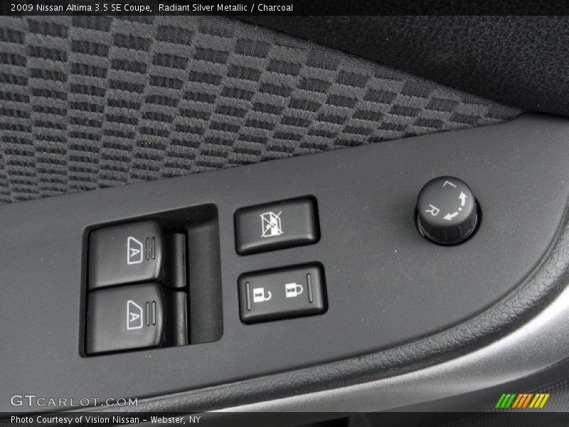 Radiant Silver Metallic / Charcoal 2009 Nissan Altima 3.5 SE Coupe
