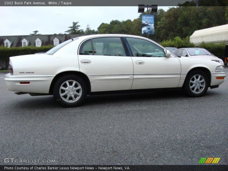 White / Taupe 2002 Buick Park Avenue