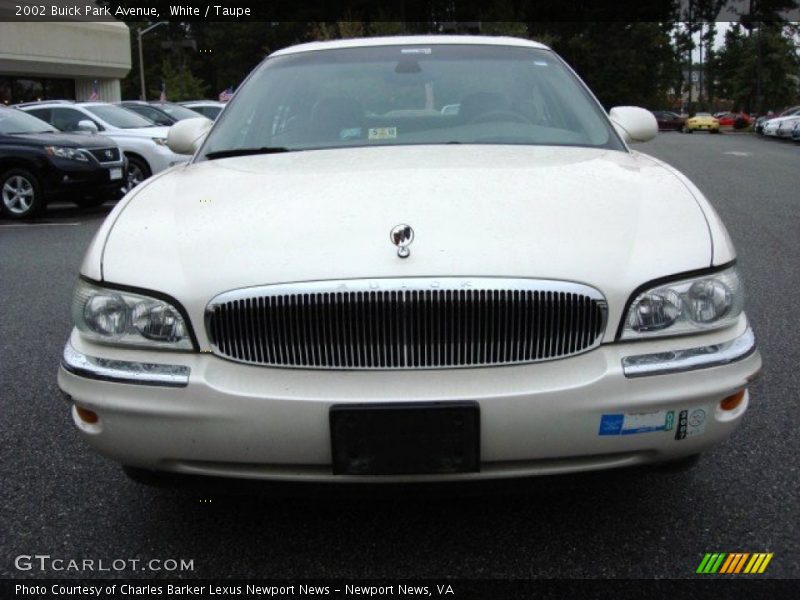White / Taupe 2002 Buick Park Avenue