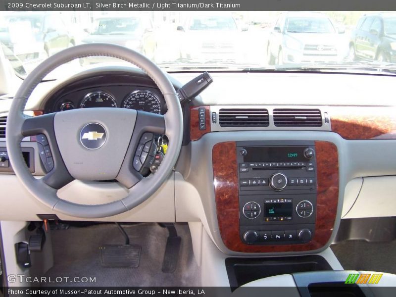 Silver Birch Metallic / Light Titanium/Dark Titanium 2009 Chevrolet Suburban LT
