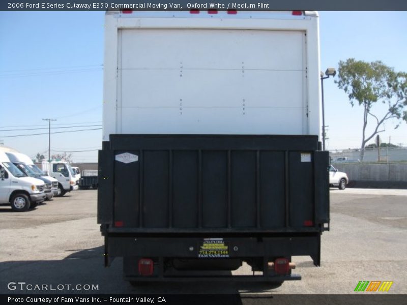 Oxford White / Medium Flint 2006 Ford E Series Cutaway E350 Commercial Moving Van