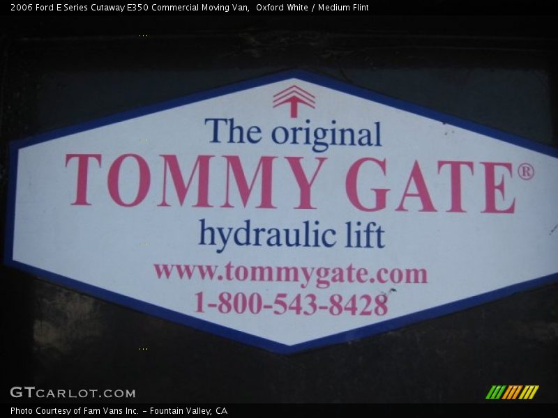 Oxford White / Medium Flint 2006 Ford E Series Cutaway E350 Commercial Moving Van
